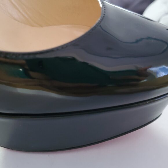 Christian Louboutin - Picture 8 of 10